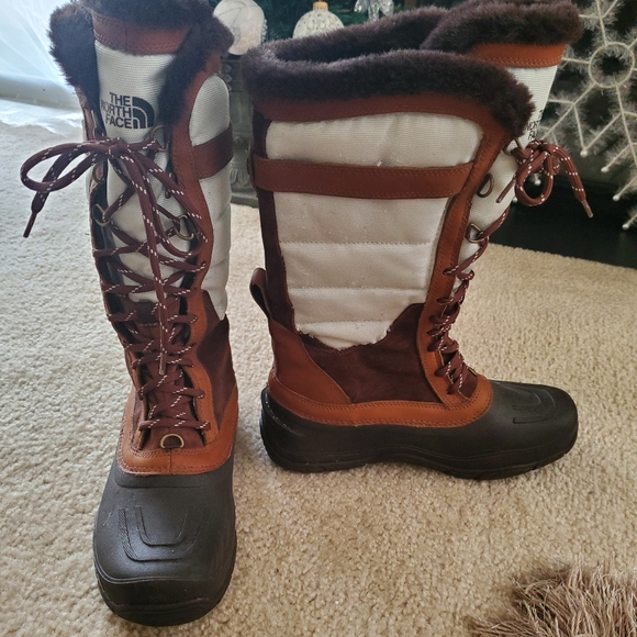 Snow Boots - Picture 2 of 6